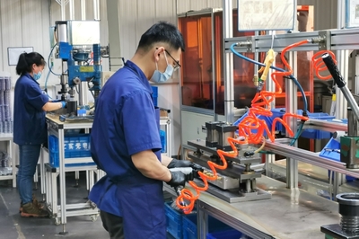 东北工业集团 长春一东汽车零部件制造公司液压油缸成行业“领跑者”